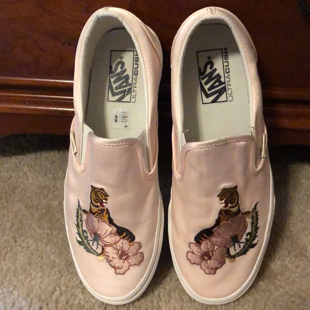 Van's slip on shoes with an embroidered tiger